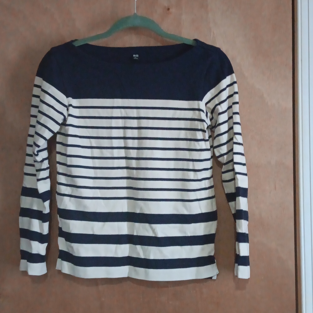 Uniqlo Women Cotton Boatneck Striped Shirt in Size Small